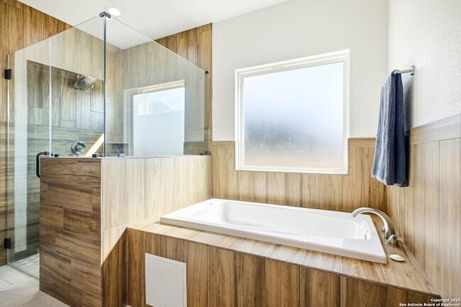 Building Photo - 418 Tawny Oak Cir