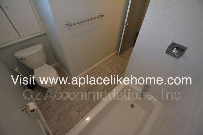 Building Photo - 4340 W 51st St