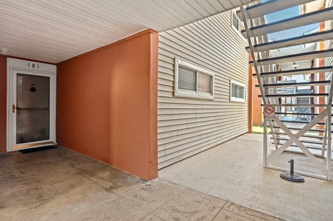 Building Photo - 4000 Gulf Terrace Dr