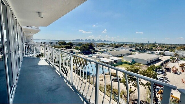 Building Photo - 7601 E Treasure Dr