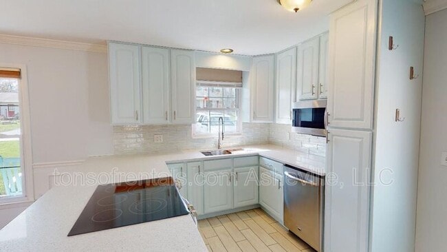 Building Photo - 107 Summerglen Dr