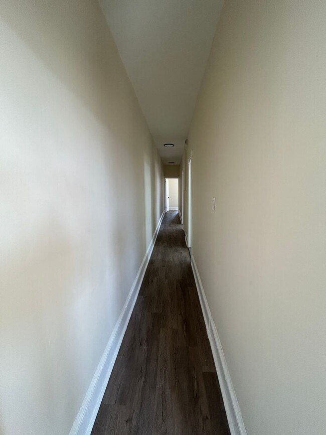 Building Photo - 423 Righter St