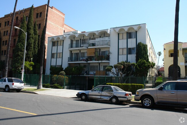 Apartments at 320 S Alexandria Ave - 320 S Alexandria Ave