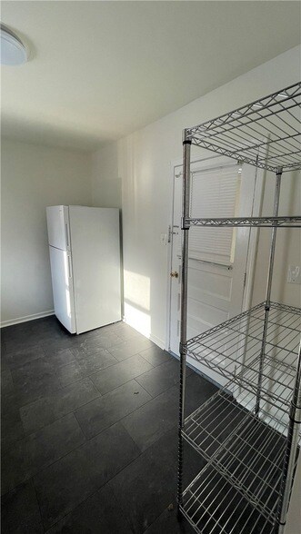 Building Photo - 319 N Balph Ave