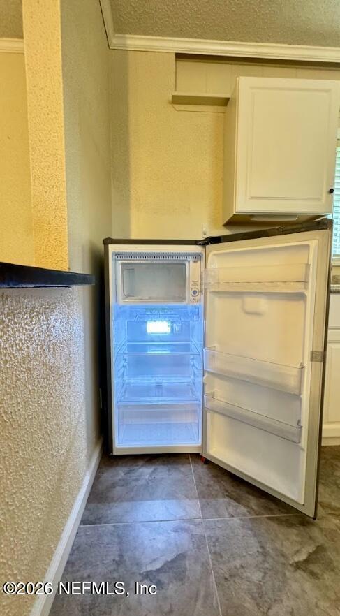 Building Photo - 5557 Floral Ave