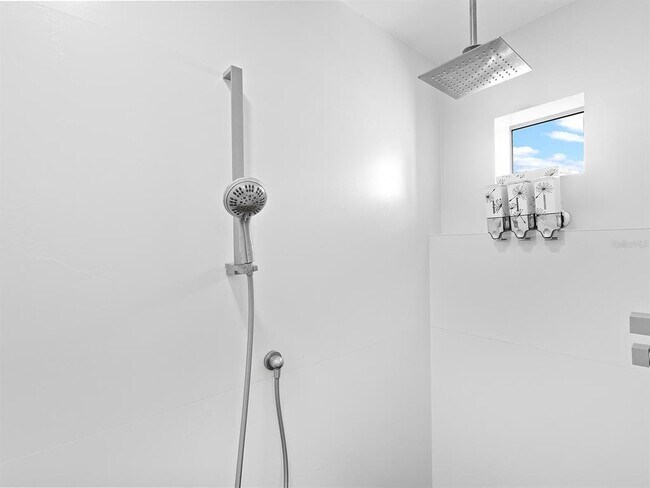 Building Photo - 7647 Sanderling Rd