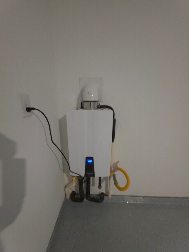 Building Photo - 6871 Flowering Ginger Ln