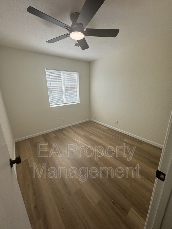 Building Photo - 4830 Aquamarine Dr NE