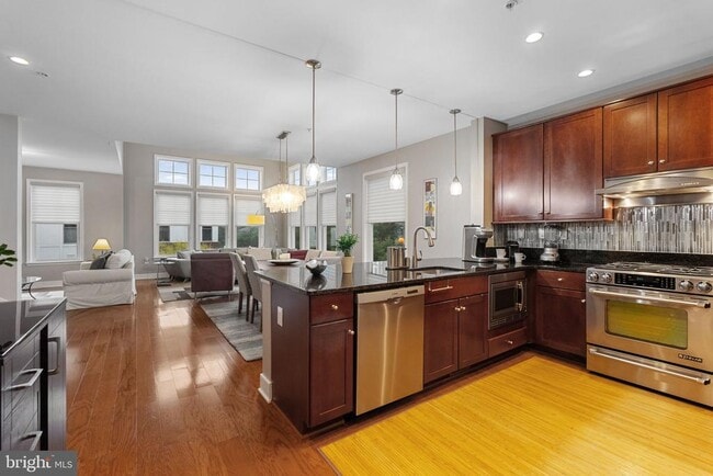 Building Photo - 1418 N Rhodes St