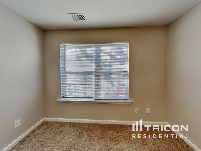 Building Photo - 728 Celeste Ln