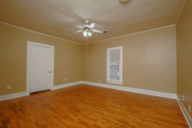 Building Photo - 112 Moore St