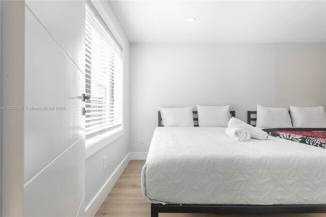 Building Photo - 2360 SW 12th St