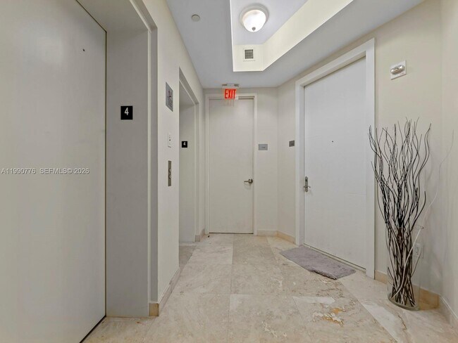 Building Photo - 15901 Collins Ave