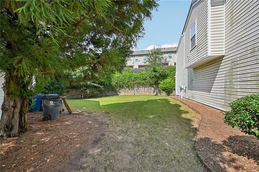 Building Photo - 725 Crestwell Cir