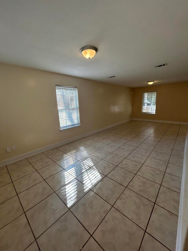 Building Photo - 70 Cypress Ln