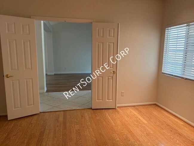 Building Photo - 39821 Sunstar St