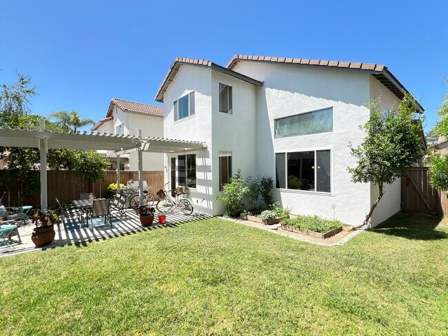 Building Photo - Wonderfully Updated 3 Bed 2.5 Bath Foothil...