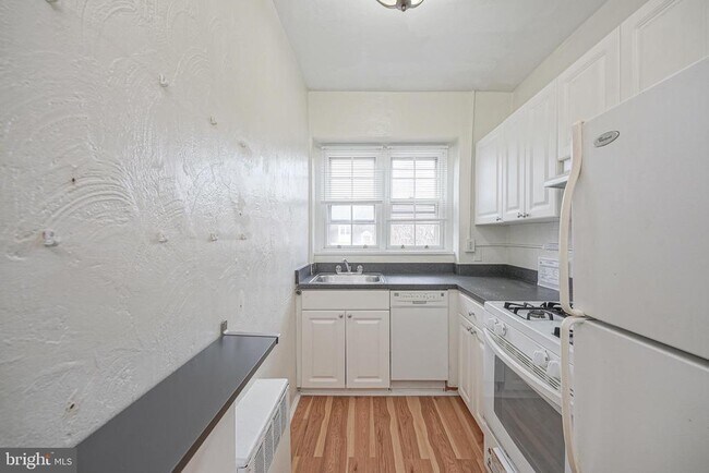 Building Photo - 671 Franklin Pl