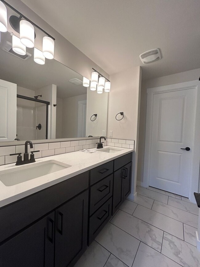 Building Photo - Brand New 2 Bedroom / 2 Bathroom Duplex in...