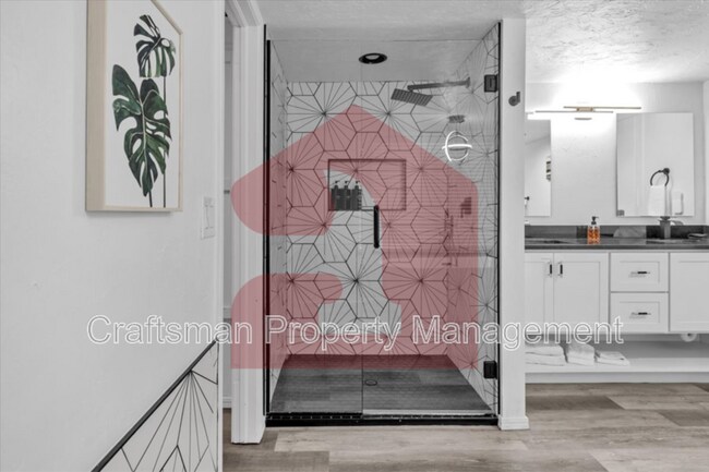 Building Photo - 13128 Green Valley Dr