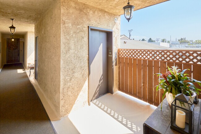 Building Photo - 817 10th St