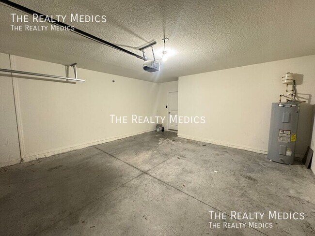 Building Photo - 1018 Ashentree Dr