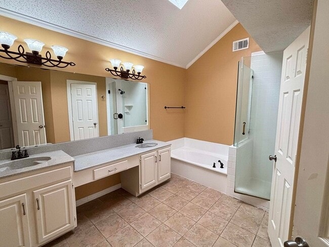 Building Photo - 2108 Arbor Creek Dr