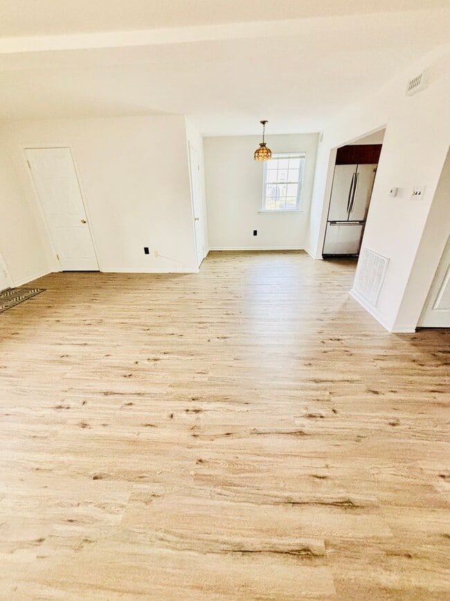 Building Photo - 1959 Main Ave