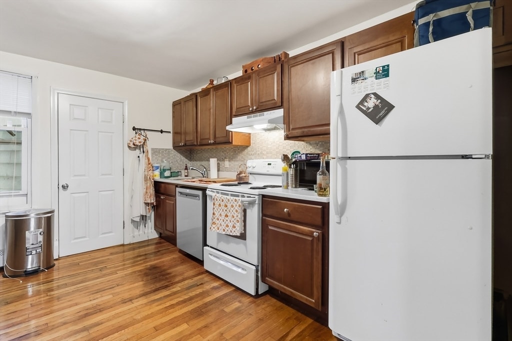 Building Photo - 50 Monmouth St