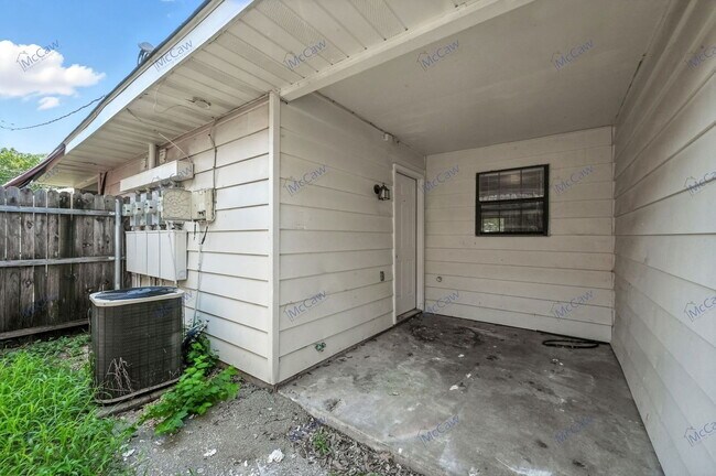 Building Photo - 210 Rolston Rd