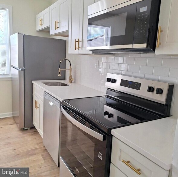 Building Photo - 403 Trenton Ct