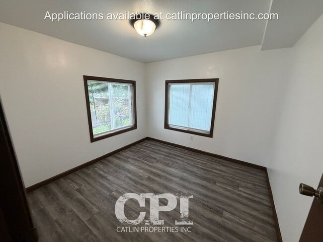Building Photo - 305 Rosewood- Kelso, WA