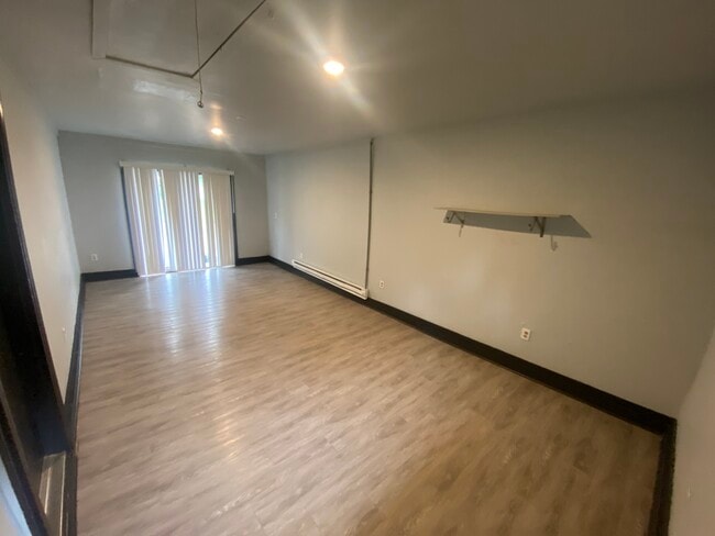Building Photo - 908 Shasta Dr