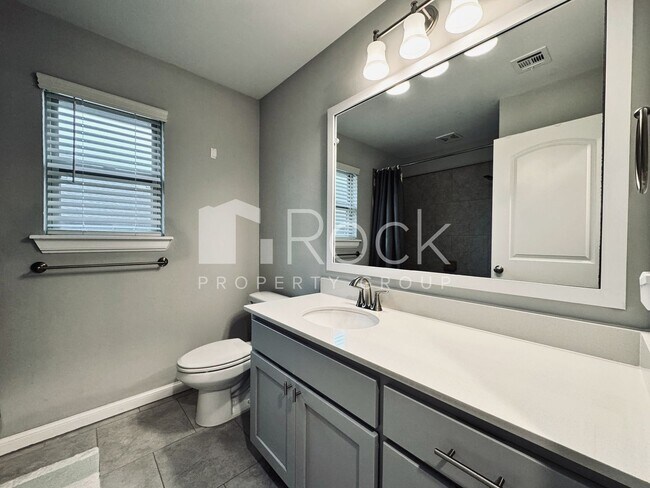 Building Photo - Gorgeous 4 Bedroom Home with Storm Shelter