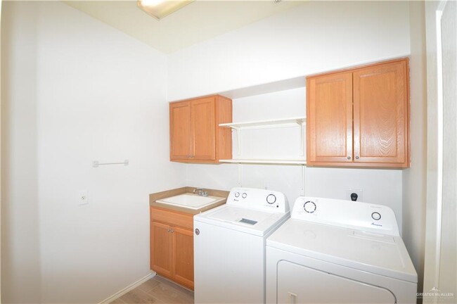 Building Photo - 4509 Santa Lydia St