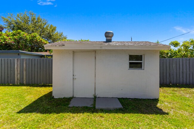 Building Photo - 2748 SW 46th Ct