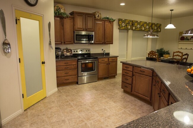 Building Photo - 3360 W Willow Park Dr