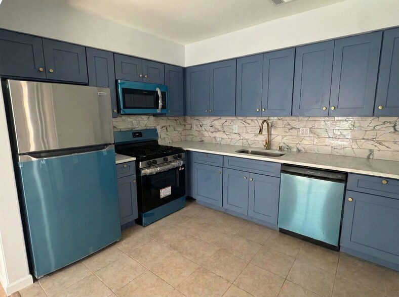 Building Photo - 1057 Bond St