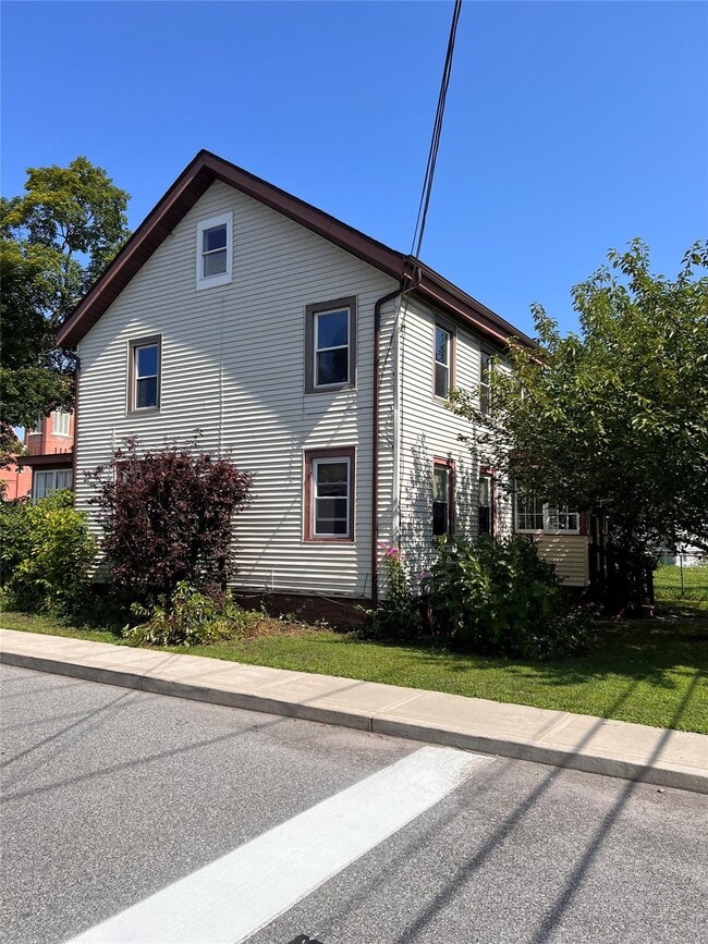 Primary Photo - 2743 W Main St