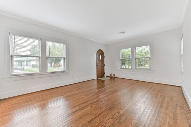Building Photo - 4701 Avenue N 1/2 Rear