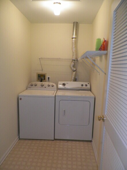 Building Photo - 5077 Rosewood Dr