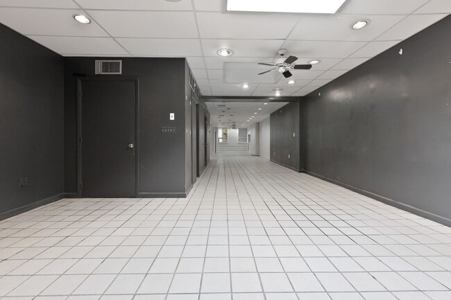 Building Photo - 277 Crown St