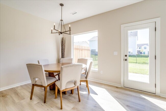 Building Photo - Pineway Maggie Plan MODEL
