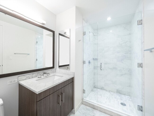 Building Photo - 583 Washington St