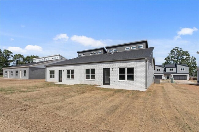 Building Photo - 650 Sun Meadows Loop