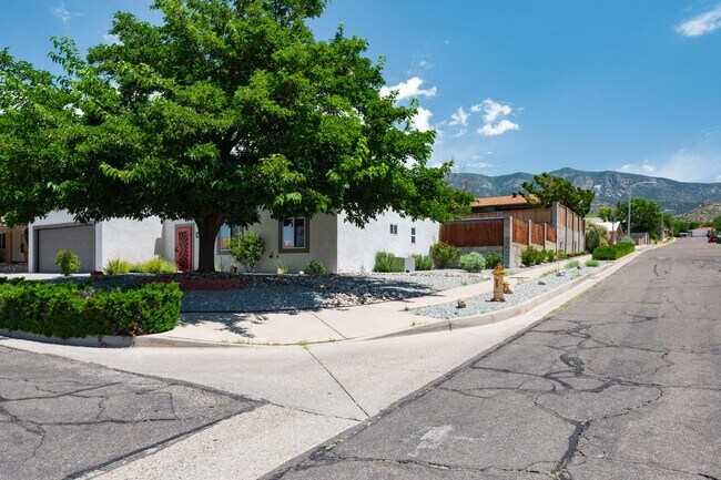 Building Photo - 1600 Cullen Ln NE