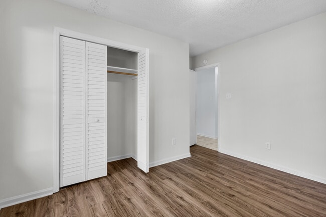 Building Photo - 1611 RaceTrack Rd