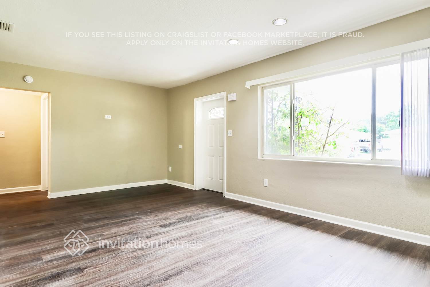 Building Photo - 210 S Comet Ave