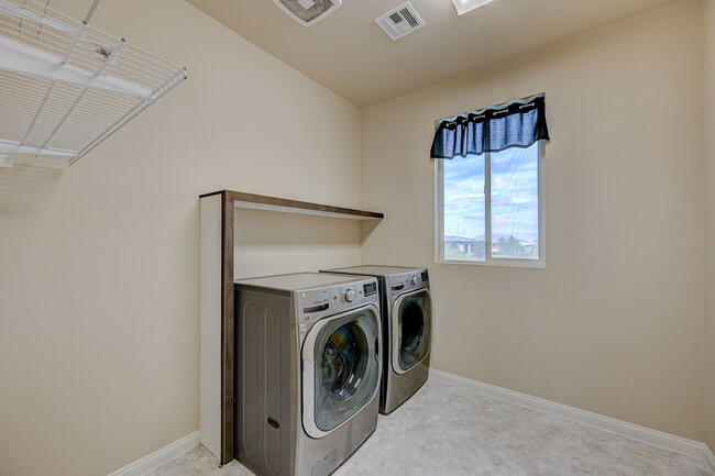 Building Photo - 706 Eros Ct