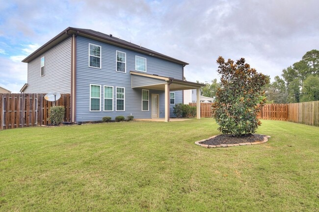 Building Photo - 4 Bedroom 2.5 Bath Canterbury Farms